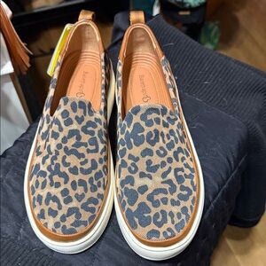 BareTraps Women's Tan and Black Leopard Sneakers
